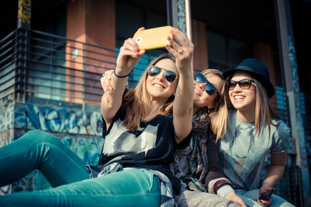 C端直播平台培育的市场和用户习惯,利润可能要被B端给截走了?移动端直播平台