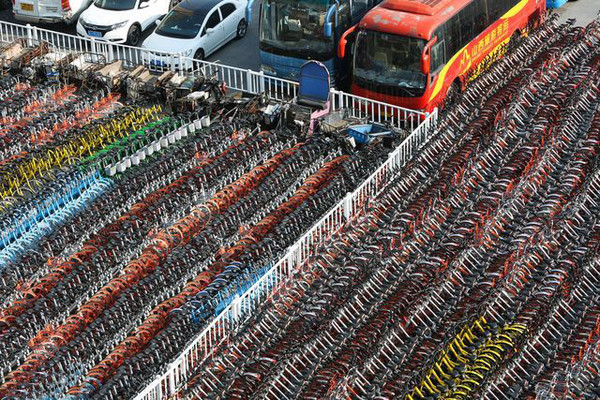 上海近5000辆共享单车因乱停被扣是无奈之举